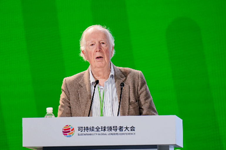 84-Year-Old Cambridge Professor Gets Millions of Fans on China's RedNote by Helping Young People