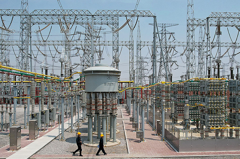 China’s Investment Focus Shifts to Power Grids, Computing Networks From Road and Rail Projects
