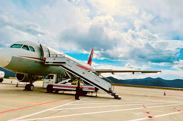 Jiuzhai Huanglong Airport Suspends Flights as Small Chinese Airports Struggle to Profit