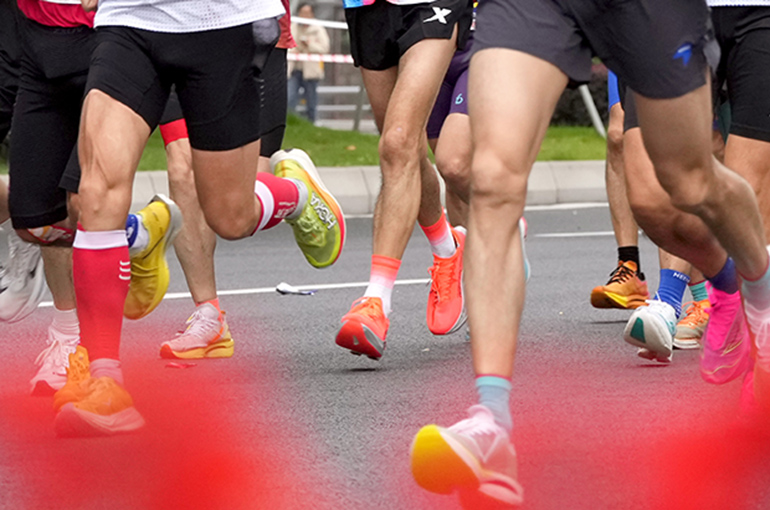 Chengdu Marathon Disqualifies Two Pacers for Changing Clothing as 'Battle for Runners' Feet' Intensifies in China